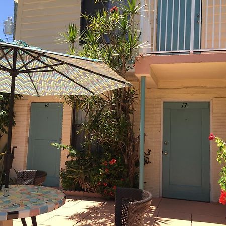 Sea Cove Motel بومبانو بيتش المظهر الخارجي الصورة