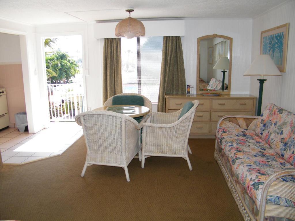 Sea Cove Motel بومبانو بيتش الغرفة الصورة