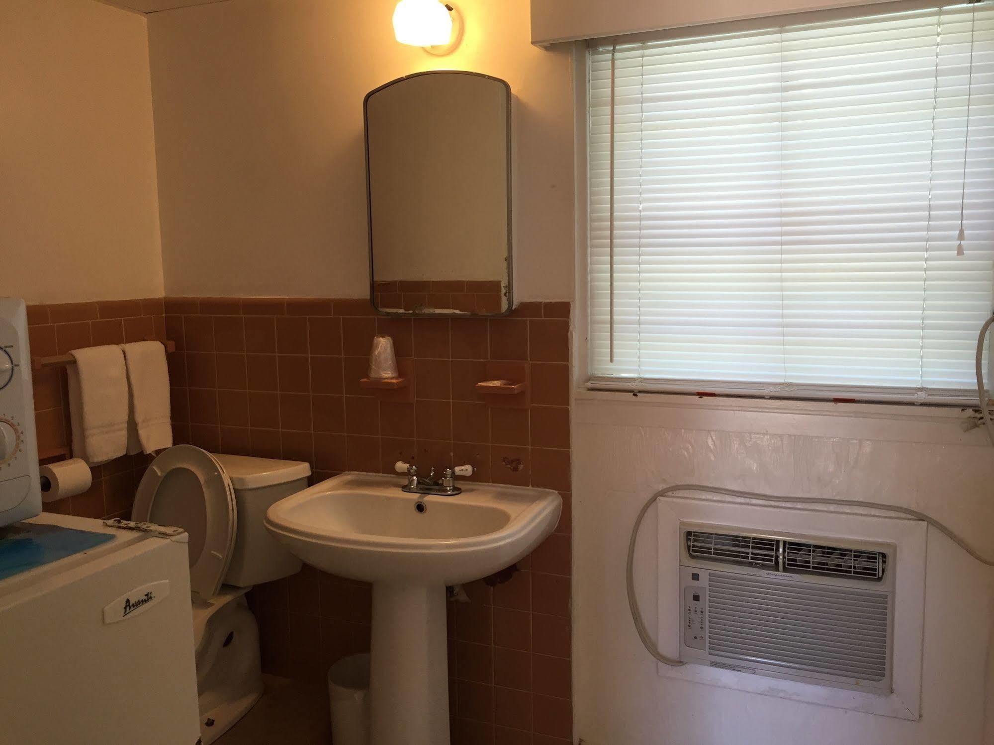Sea Cove Motel بومبانو بيتش المظهر الخارجي الصورة