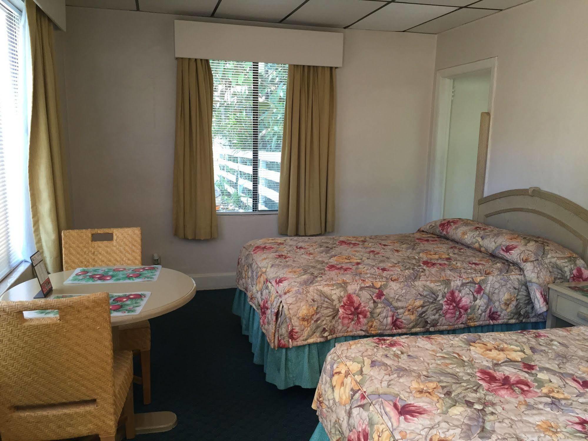 Sea Cove Motel بومبانو بيتش المظهر الخارجي الصورة
