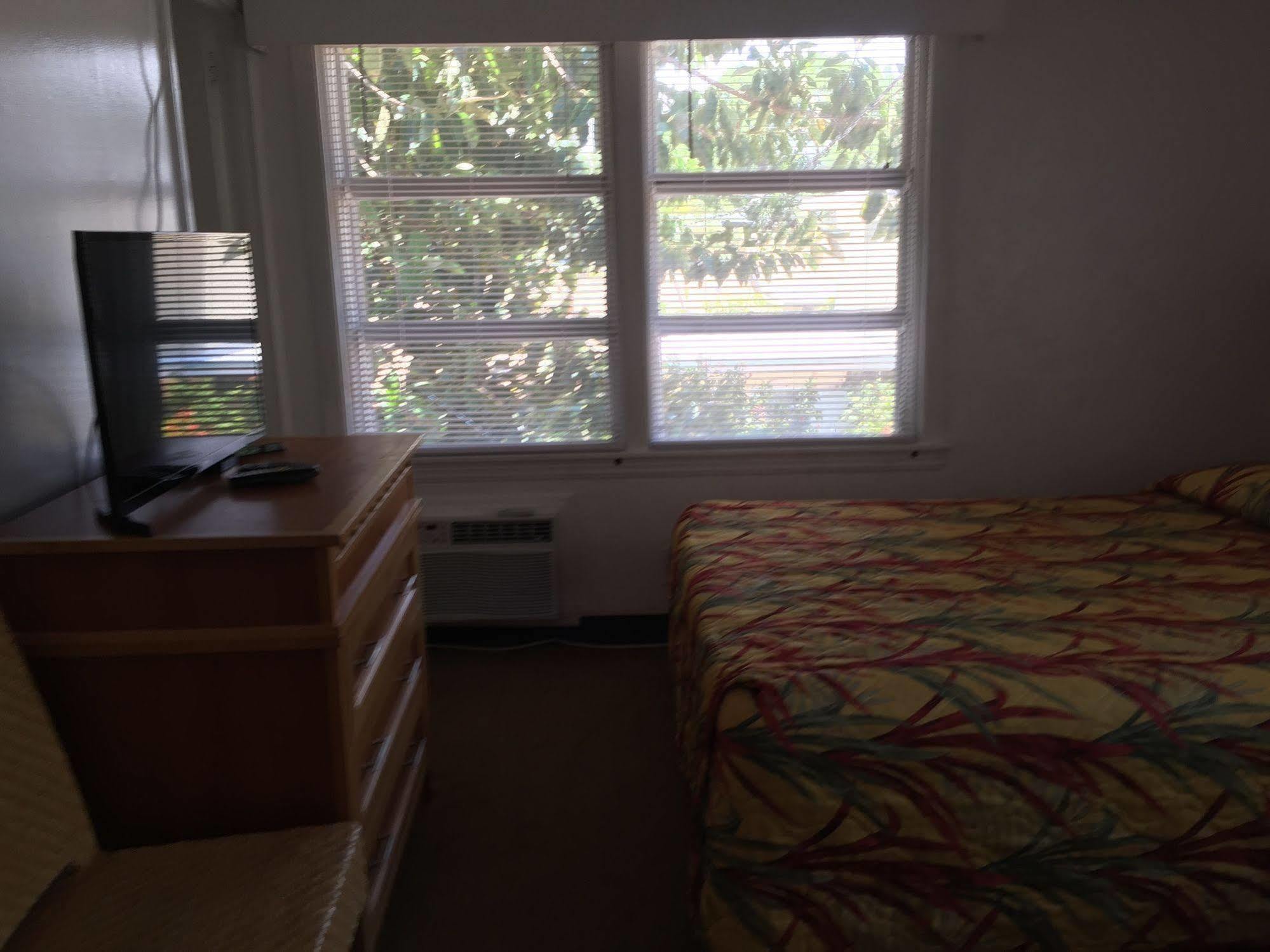 Sea Cove Motel بومبانو بيتش المظهر الخارجي الصورة