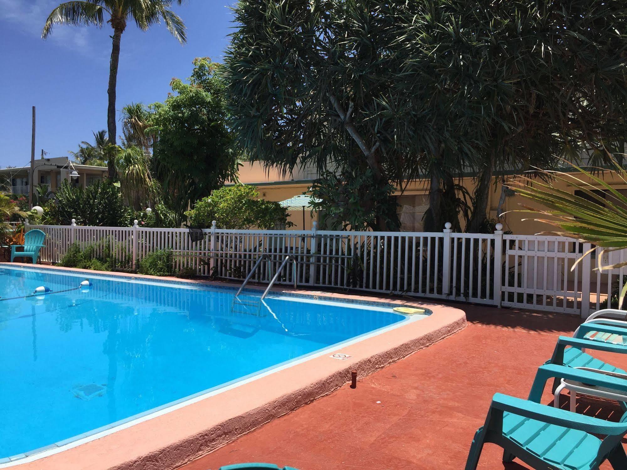 Sea Cove Motel بومبانو بيتش المظهر الخارجي الصورة